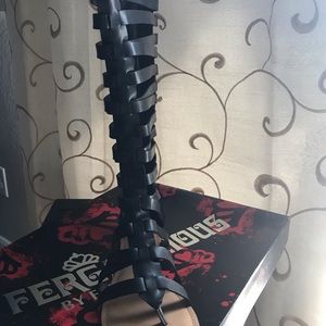 Thong sandal in black